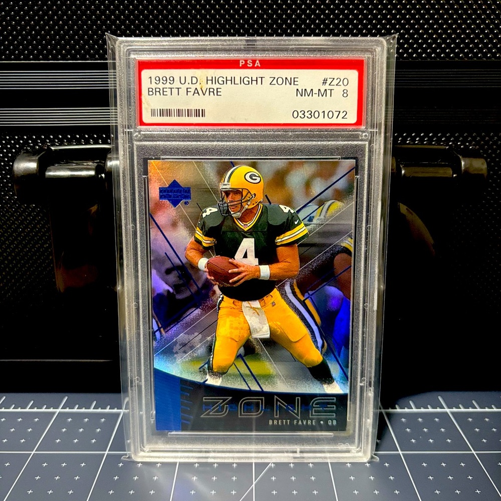 BRETT FAVRE 1999 UPPER DECK HIGHLIGHT ZONE #Z20 - Green Bay Packers- PSA 8